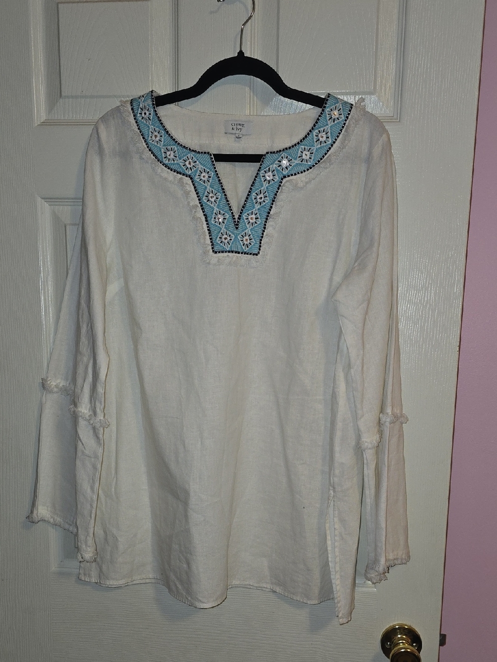 crown & ivy White Tunic with Blue Embroidered Linen Blend V-Neck